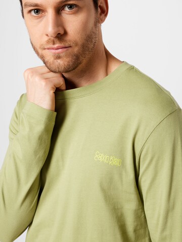 T-Shirt Calvin Klein en vert