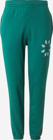 ADIDAS ORIGINALS - Tapered Pantalón 'Spinner' en verde: frente