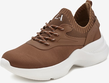 LASCANA Sneakers laag in Bruin: voorkant