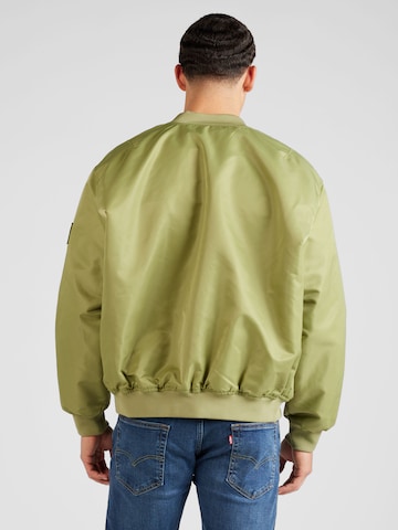 Calvin Klein Jeans Φθινοπωρινό και ανοιξιάτικο μπουφάν σε πράσινο