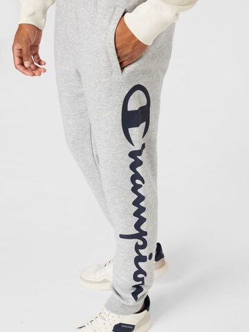 Champion Authentic Athletic Apparel Tapered Hose in Grau