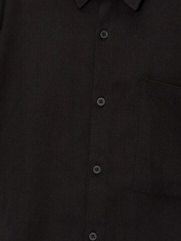 Pull&Bear Pohodlné nošení Košile – černá