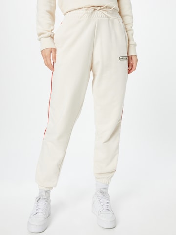 Effilé Pantalon ADIDAS ORIGINALS en beige : devant