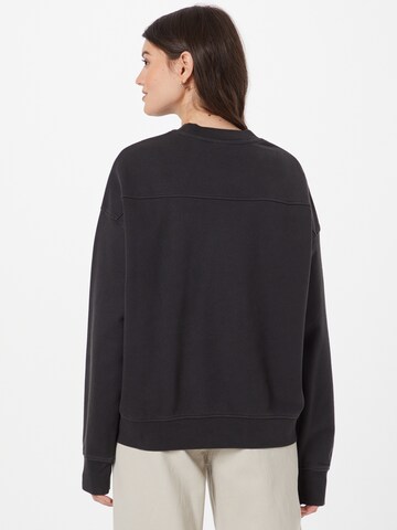 LEVI'S ® Sweatshirt i svart