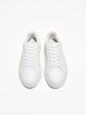 Bershka Sneaker in Weiß