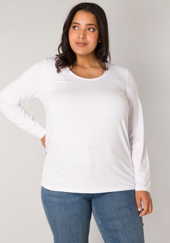 BASE LEVEL CURVY Shirt in White: front