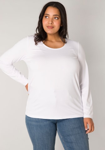 BASE LEVEL CURVY Shirt in White: front