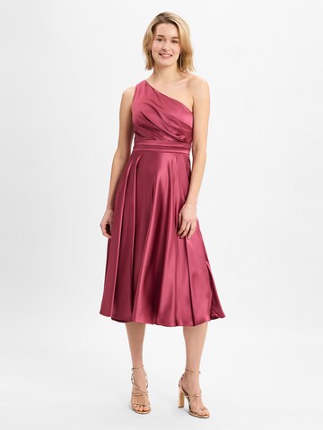 Marie Lund Cocktail dress in Red: front