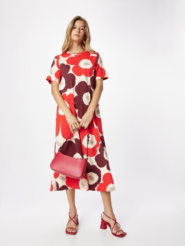 Marimekko Mekko 'Petrun' värissä punainen