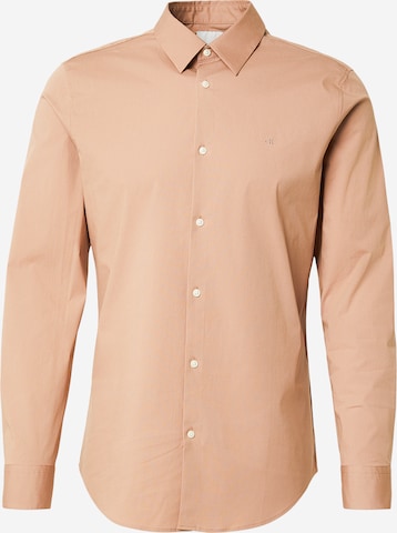 Calvin Klein Slim Fit Риза в кафяво: отпред