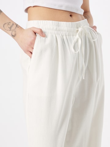 VERO MODA Loose fit Pleat-Front Pants 'Jesmilo' in White