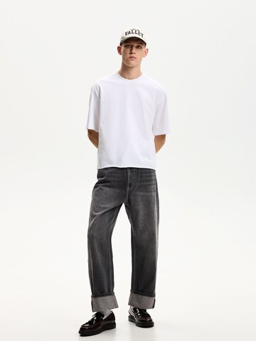 BershkaLoosefit Traperice - siva boja: prednji dio