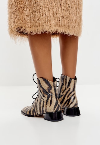 Bottines à lacets CESARE GASPARI en marron