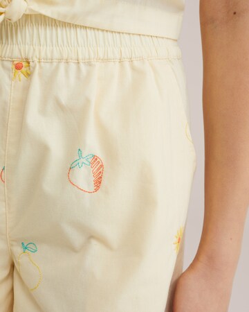 WE Fashion - Loosefit Calças em amarelo