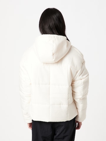 Nike Sportswear - Chaqueta de invierno en blanco