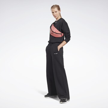 Loosefit Pantaloni sportivi di Reebok in nero