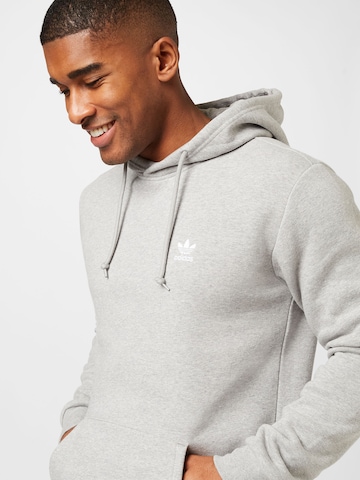 Sweat-shirt 'Trefoil Essentials' ADIDAS ORIGINALS en gris