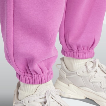 ADIDAS ORIGINALS - Tapered Pantalón 'Essentials' en lila