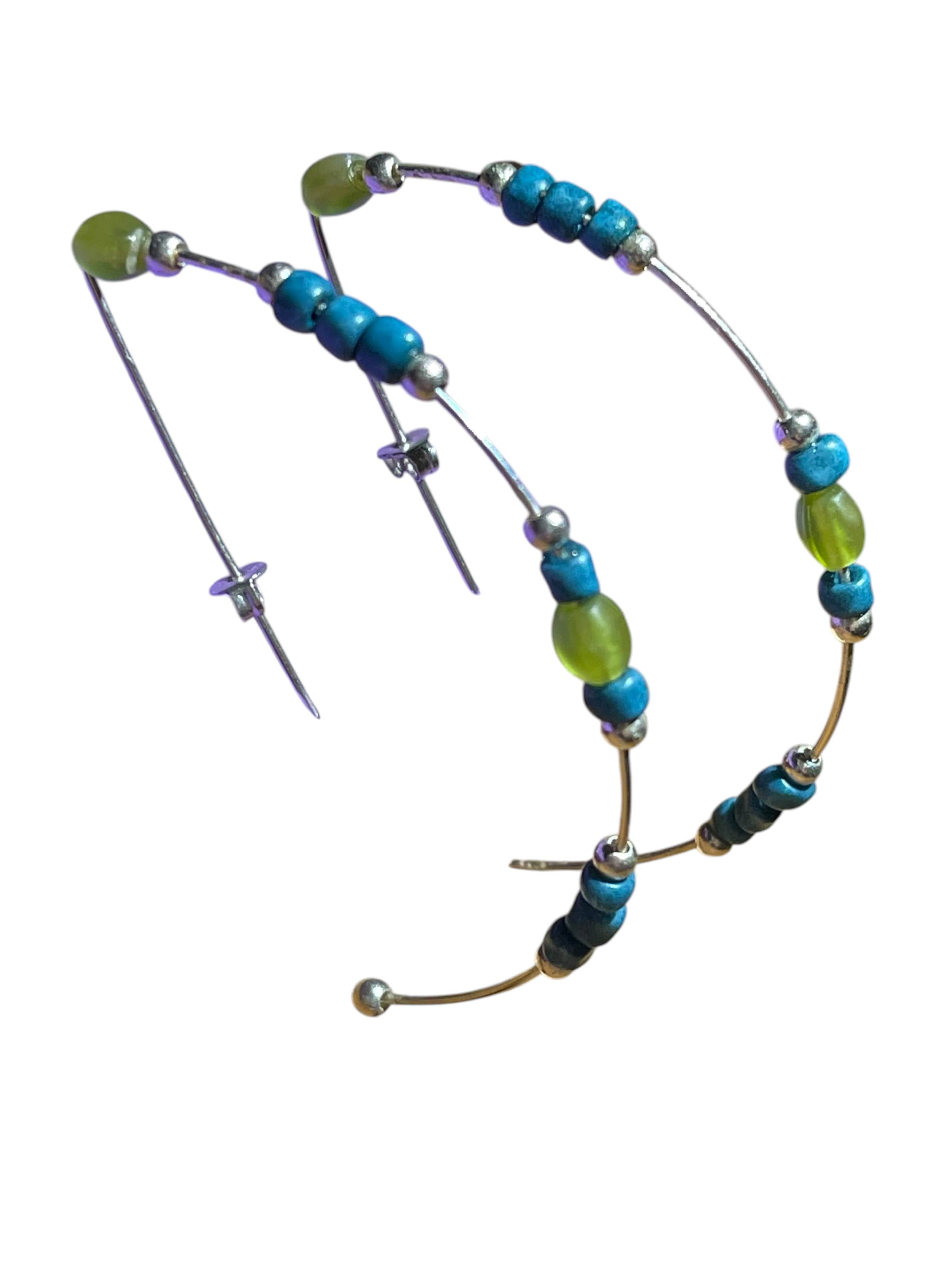 Orecchini 'Hoop earrings in 925 sterling silver with green crystal tones - Unique Silver' di Plata Única in argento