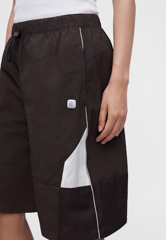 Nike Sportswear Baggy Trousers 'SHOX' in Brown