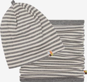 loud + proud Mütze in Grau: Vorderseite