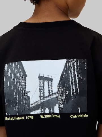 Calvin Klein Jeans Póló 'CITY SCENE' - fekete