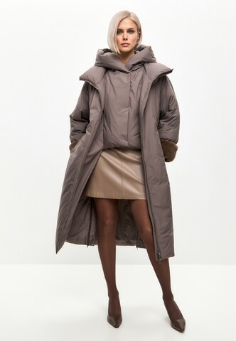 CESARE GASPARI Wintermantel in Beige: voorkant