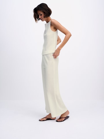 The Set Piżama w kolorze beżowy