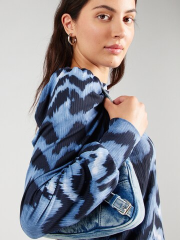 Tricou 'VYA-LS18' de la SISTERS POINT pe albastru