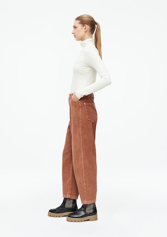 Barrel Pantalon s.Oliver en marron : sur le côté