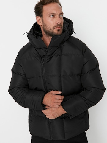 Veste d’hiver Trendyol en noir : devant