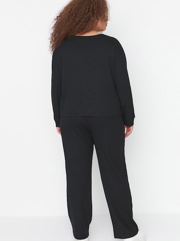 Trendyol Curve - Pijama en negro