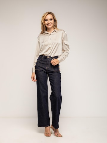 Tantra Regular Jeans 'Jeans rectos de tiro alto  con bolsillos frontales y detalle de botones dorados' in Blue