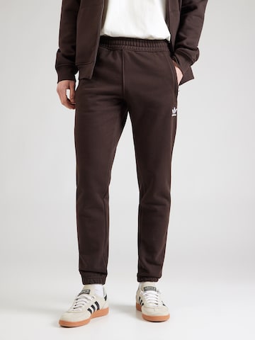 ADIDAS ORIGINALS Zwężany krój Spodnie 'Trefoil Essentials' w kolorze brązowy: przód