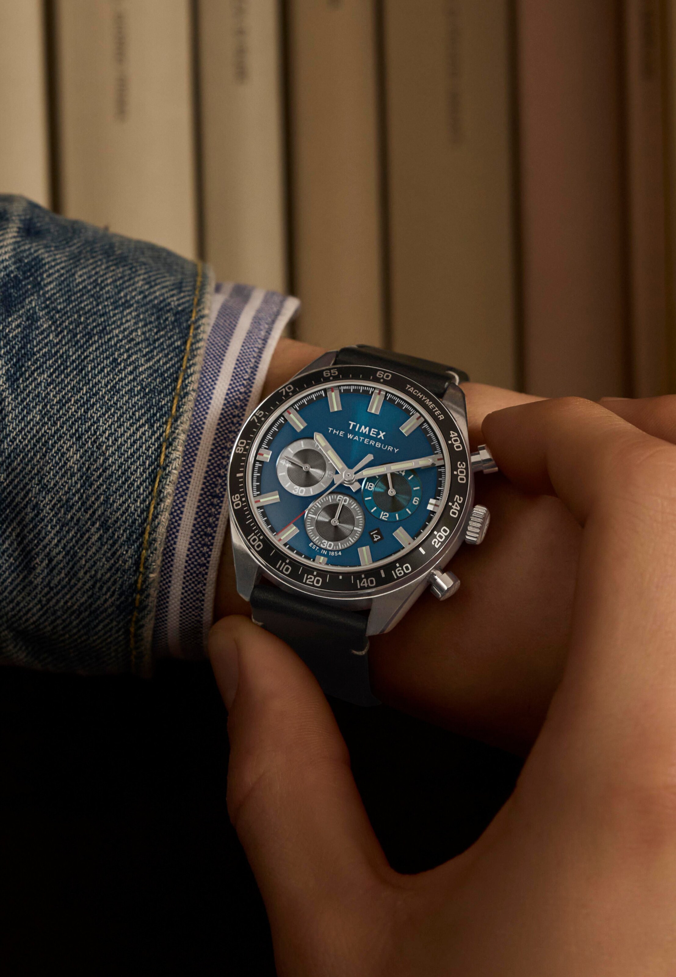 Orologio analogico 'Waterbury Traditional' di TIMEX in nero: frontale