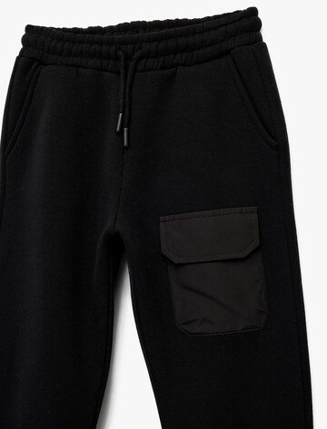 Koton Tapered Broek in Zwart