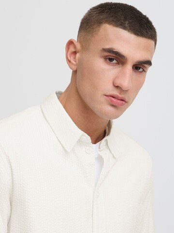 Coupe regular Chemise ' SDPALLE ' !Solid en blanc