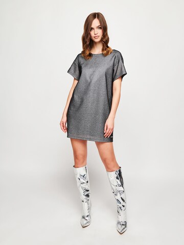 UNFOLLOWED x ABOUT YOU Dress in Grey: front