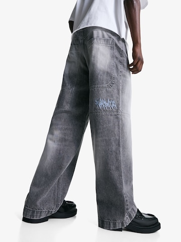 Baggy Jeans de la Bershka pe gri