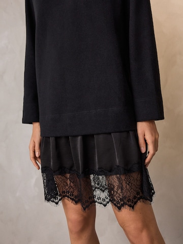 Next Mekko värissä musta