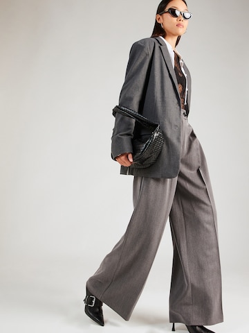 Nasty Gal Wide leg Pleated Pants in Grey