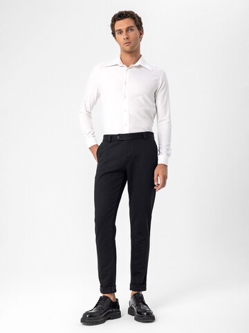 Antioch Slimfit Hose in Schwarz