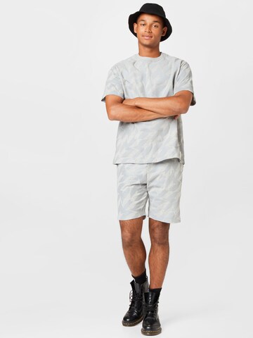 SikSilk Regular Shorts in Grau