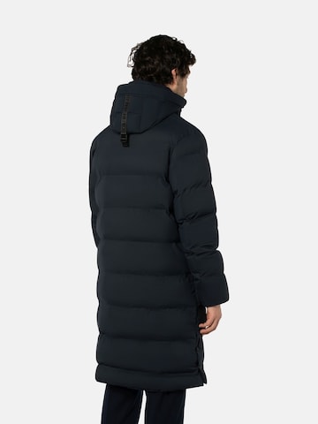 BENVENUTO Winterjacke 'CIRO', Model ist 185 cm groß und trägt Größe 50 in Blau