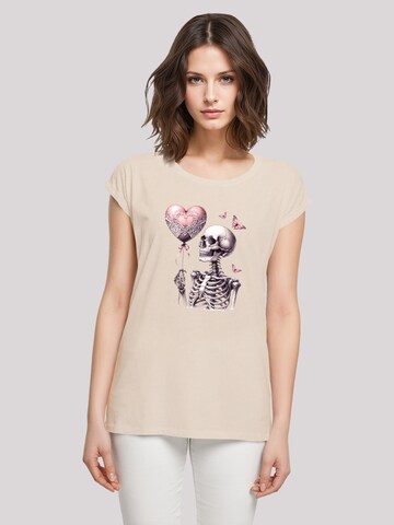 F4NT4STIC T-Shirt 'Skelett hält Herzballon' in Beige: Vorderseite