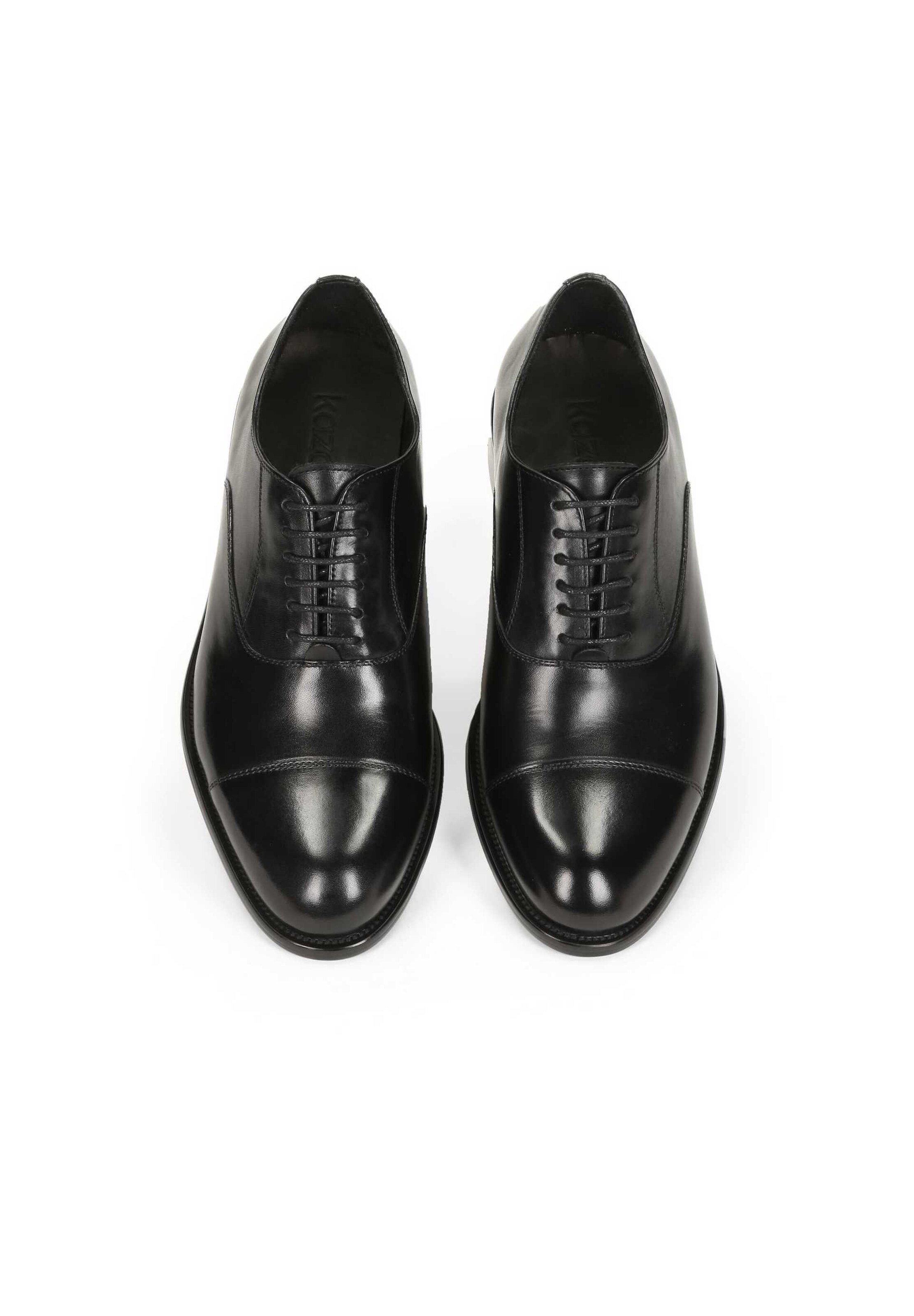 Scarpa stringata di Kazar in nero