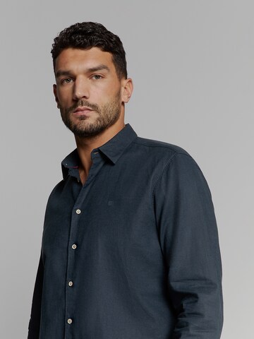 Coupe regular Chemise No Excess en bleu