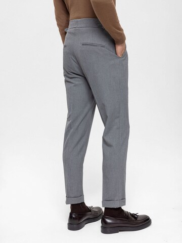 Antioch Regular Bundfaltenhose in Grau