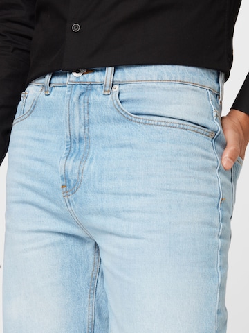 !Solid Regular Jeans in Blue