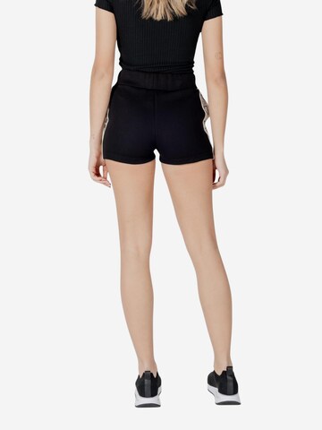 Slimfit Pantaloni sportivi 'BRITNEY V3GD13 KB3P2' di GUESS in nero